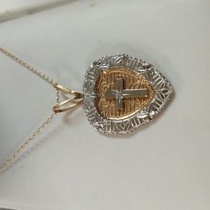 Stunning 14k gold necklace with Cross pendant